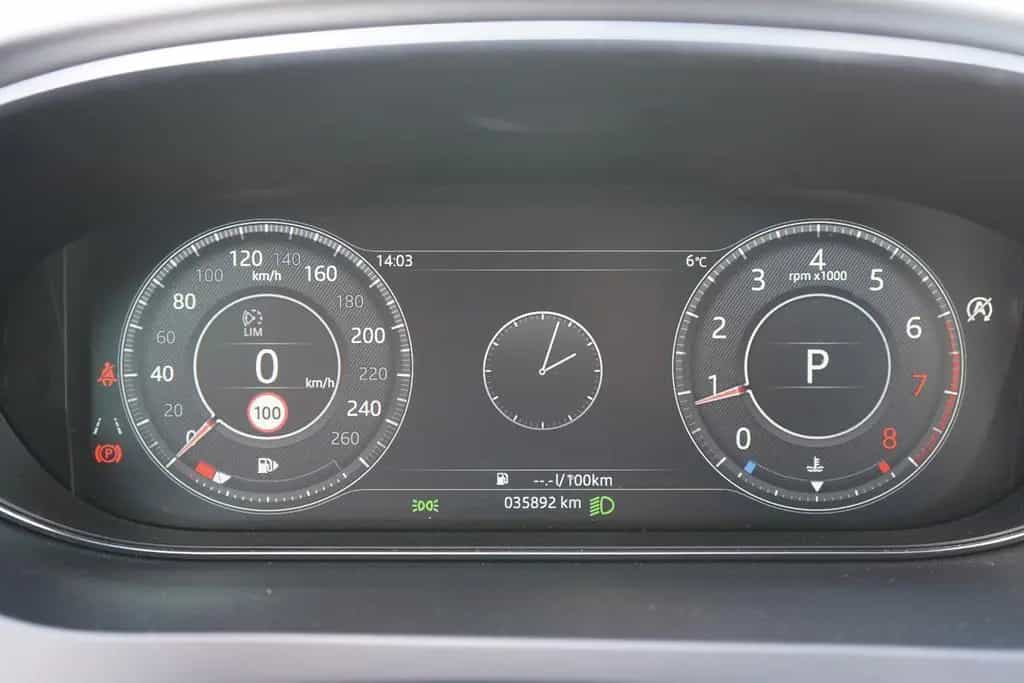 Jaguar E-Pace 2.0 Basis AWD AWD LED Panorama Kamera PDC 11/2019-photo-30