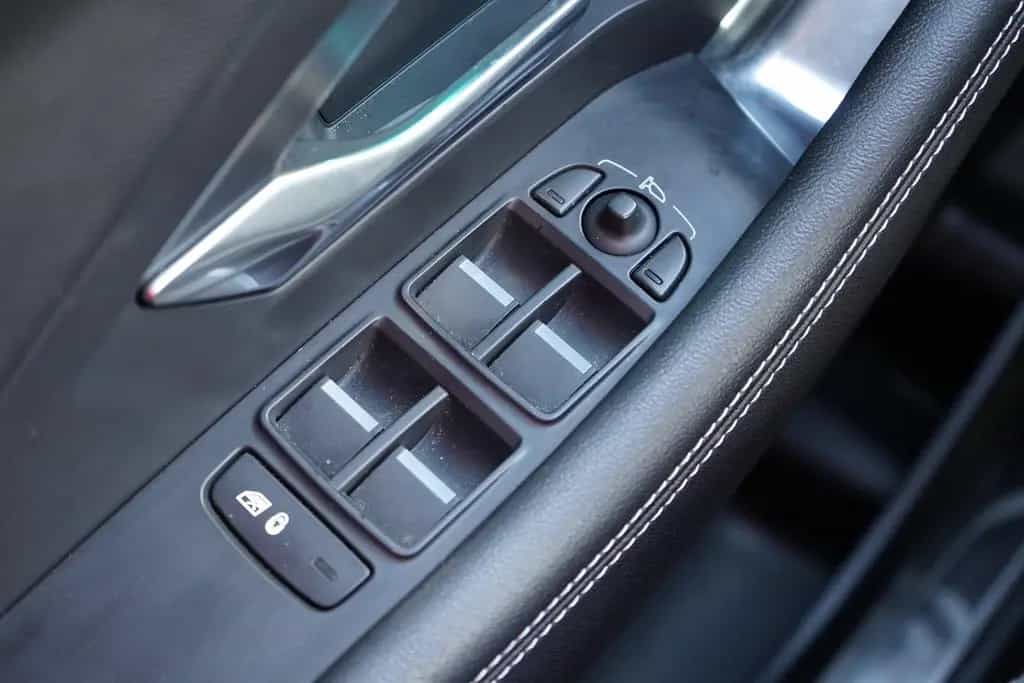 Jaguar E-Pace 2.0 Basis AWD AWD LED Panorama Kamera PDC 11/2019-photo-32