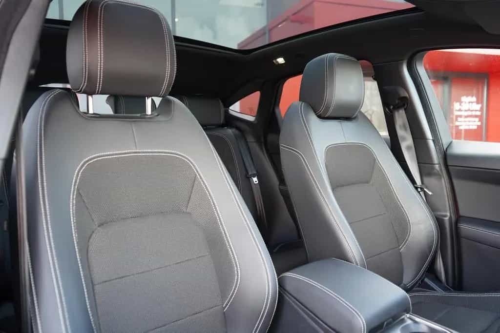 Jaguar E-Pace 2.0 Basis AWD AWD LED Panorama Kamera PDC 11/2019-photo-33