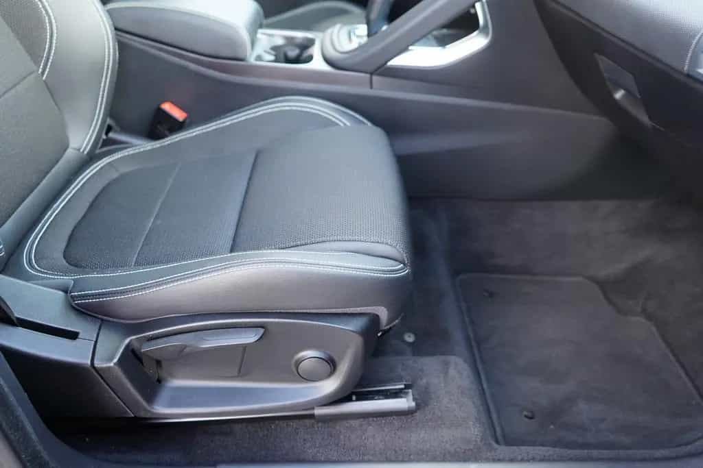 Jaguar E-Pace 2.0 Basis AWD AWD LED Panorama Kamera PDC 11/2019-photo-34