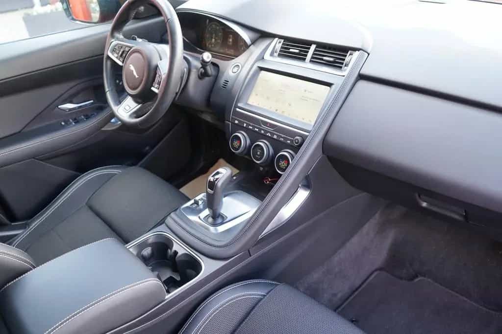 Jaguar E-Pace 2.0 Basis AWD AWD LED Panorama Kamera PDC 11/2019-photo-35