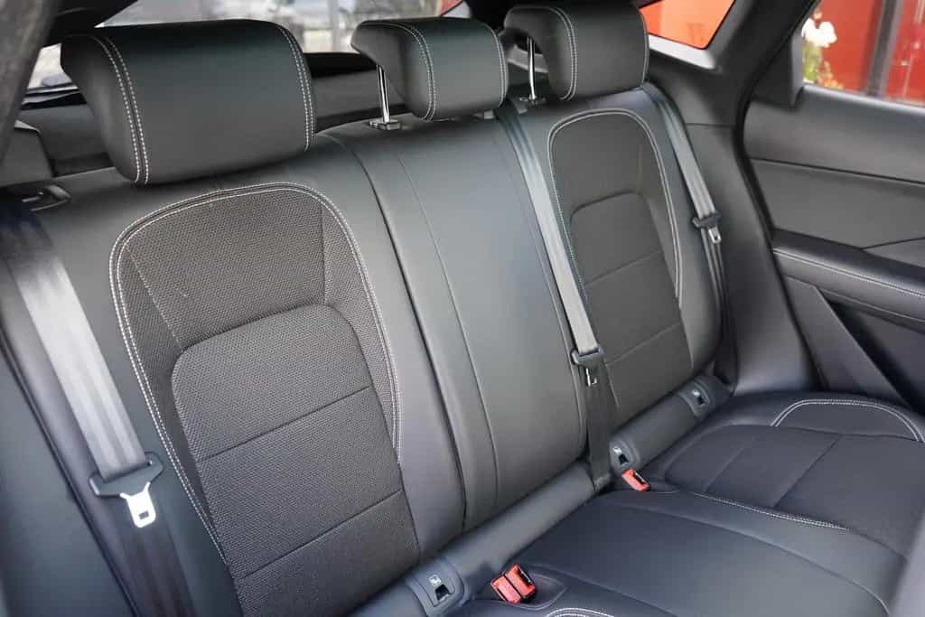 Jaguar E-Pace 2.0 Basis AWD AWD LED Panorama Kamera PDC 11/2019-photo-36