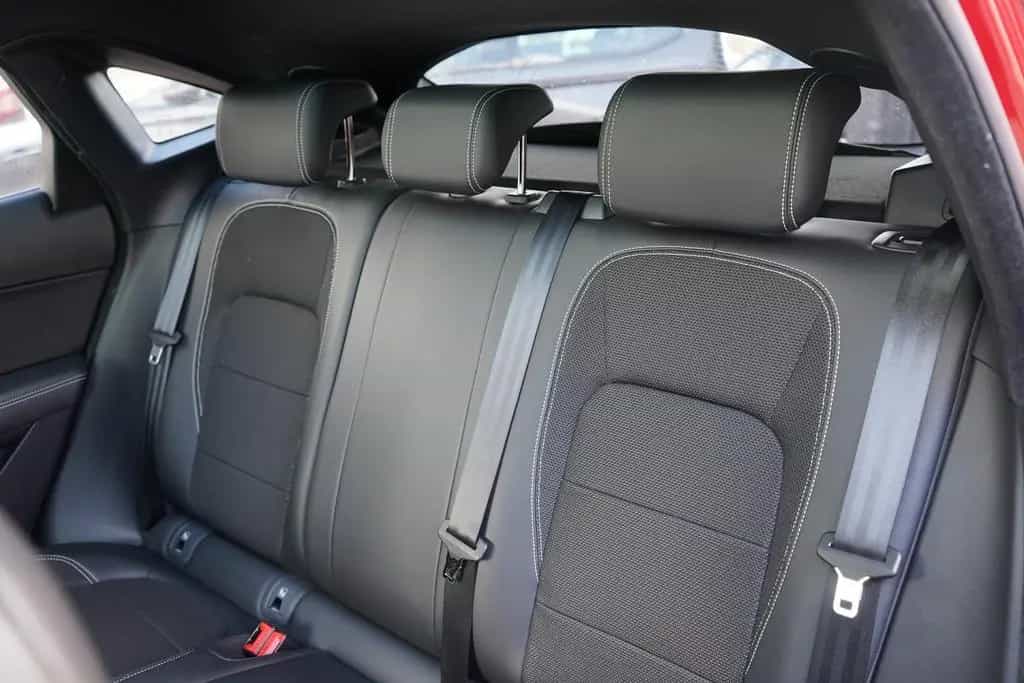 Jaguar E-Pace 2.0 Basis AWD AWD LED Panorama Kamera PDC 11/2019-photo-39