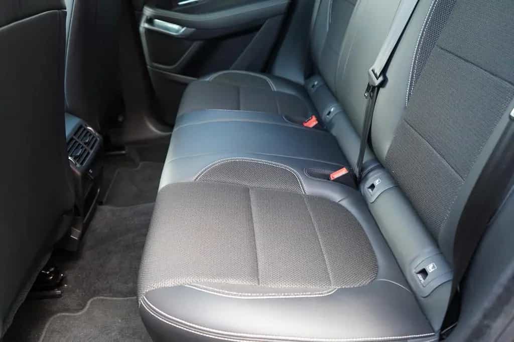 Jaguar E-Pace 2.0 Basis AWD AWD LED Panorama Kamera PDC 11/2019-photo-40
