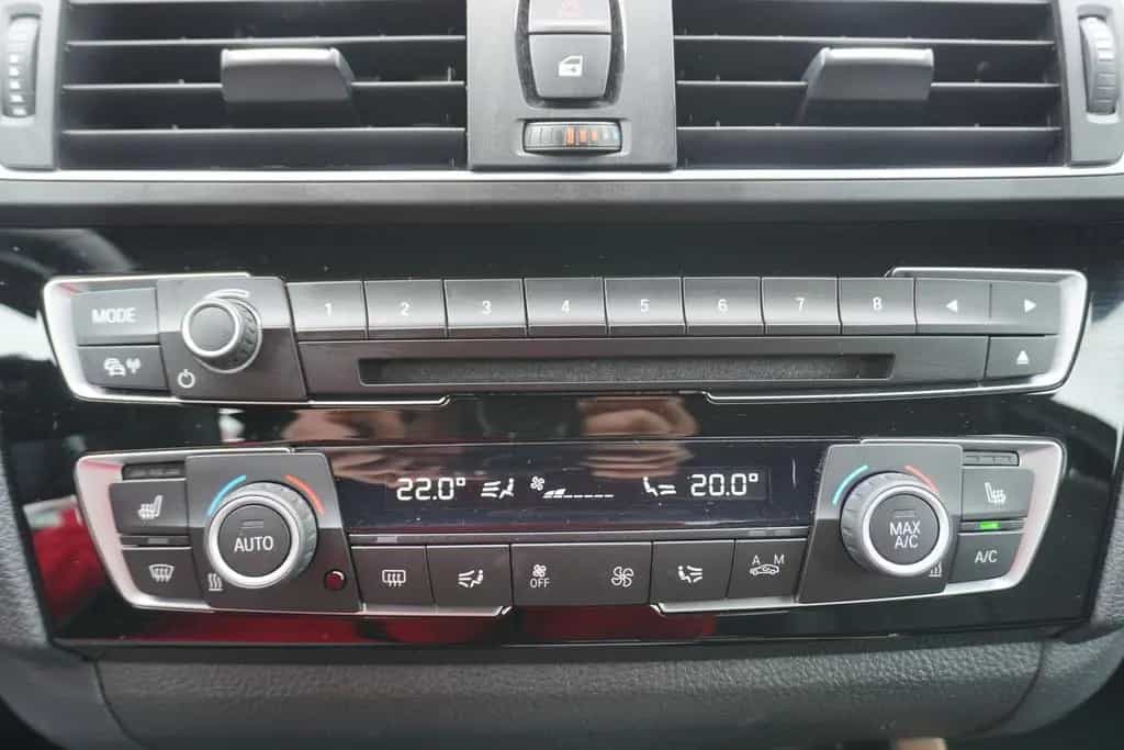 BMW 2 Series 230i M Sport Bi-Xenon HarmanKardon Navi Memory 05/2017-photo-31
