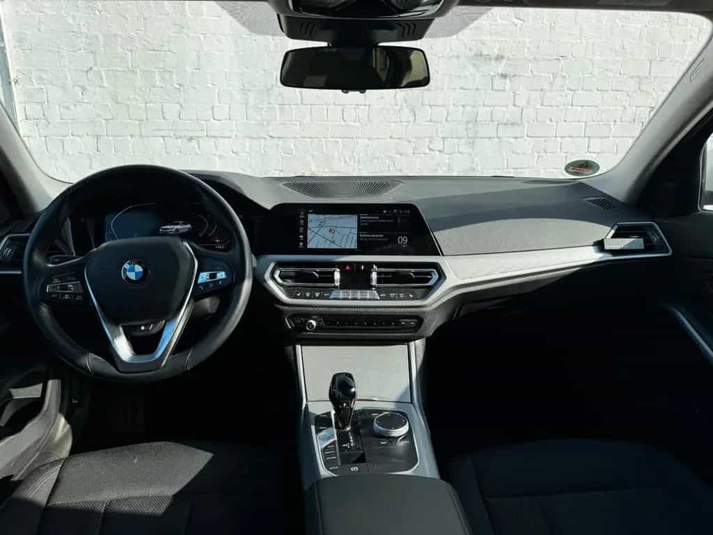 BMW 3 Series 320 3 Limousine 320 i xDrive Advantage 10/2020-photo-11