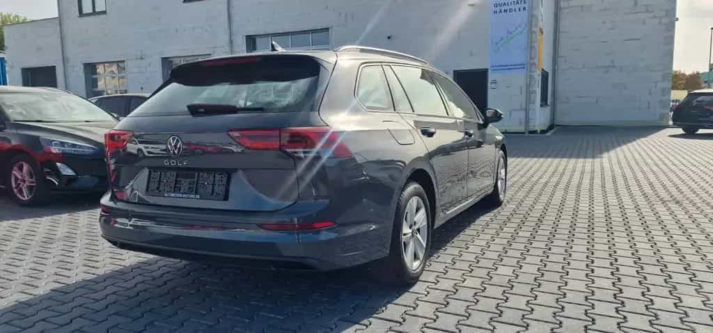 Volkswagen Golf VIII Variant Life vom Kfz Meisterbetrieb 01/2024-photo-3