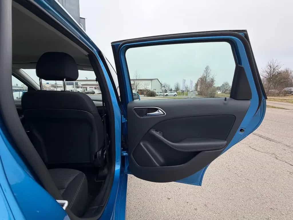 Mercedes-Benz B-Class 180 /2.HAND/ EURO6/ LED/ GEPFLEGT 06/2015-photo-24