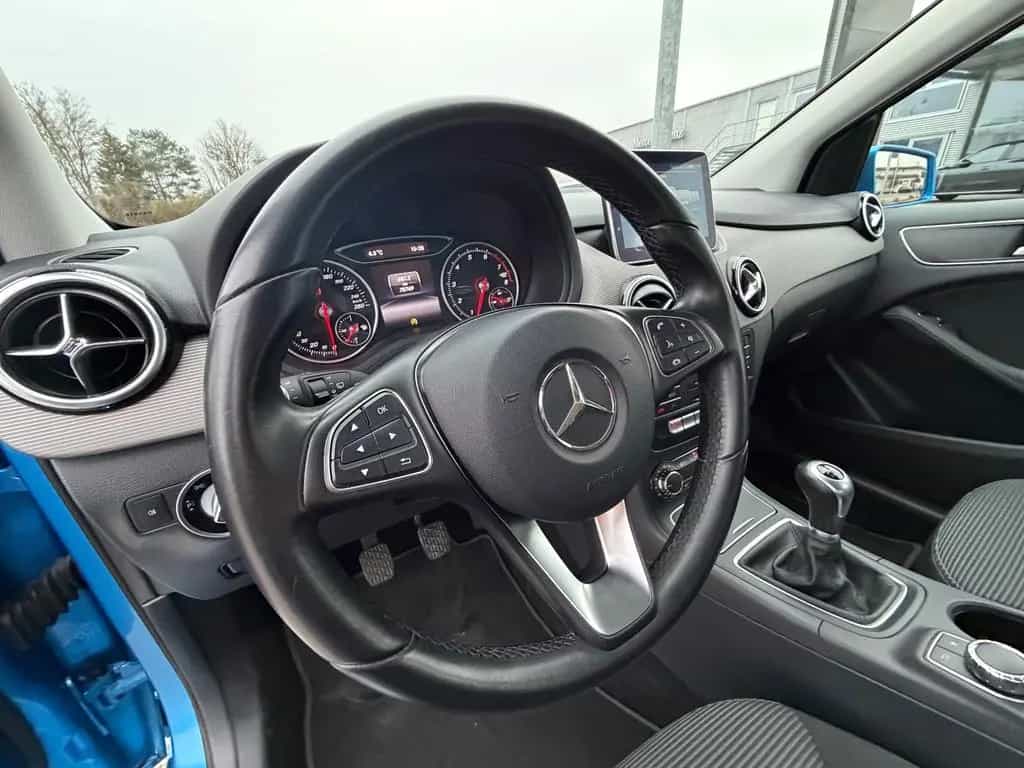 Mercedes-Benz B-Class 180 /2.HAND/ EURO6/ LED/ GEPFLEGT 06/2015-photo-31