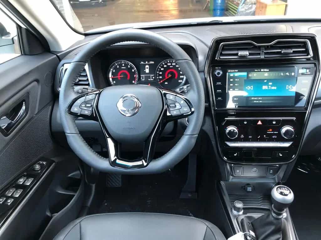 Ssangyong Tivoli 1.5 Benzin 120KW/163 PS I BLACKLINE "Neu" null-photo-11