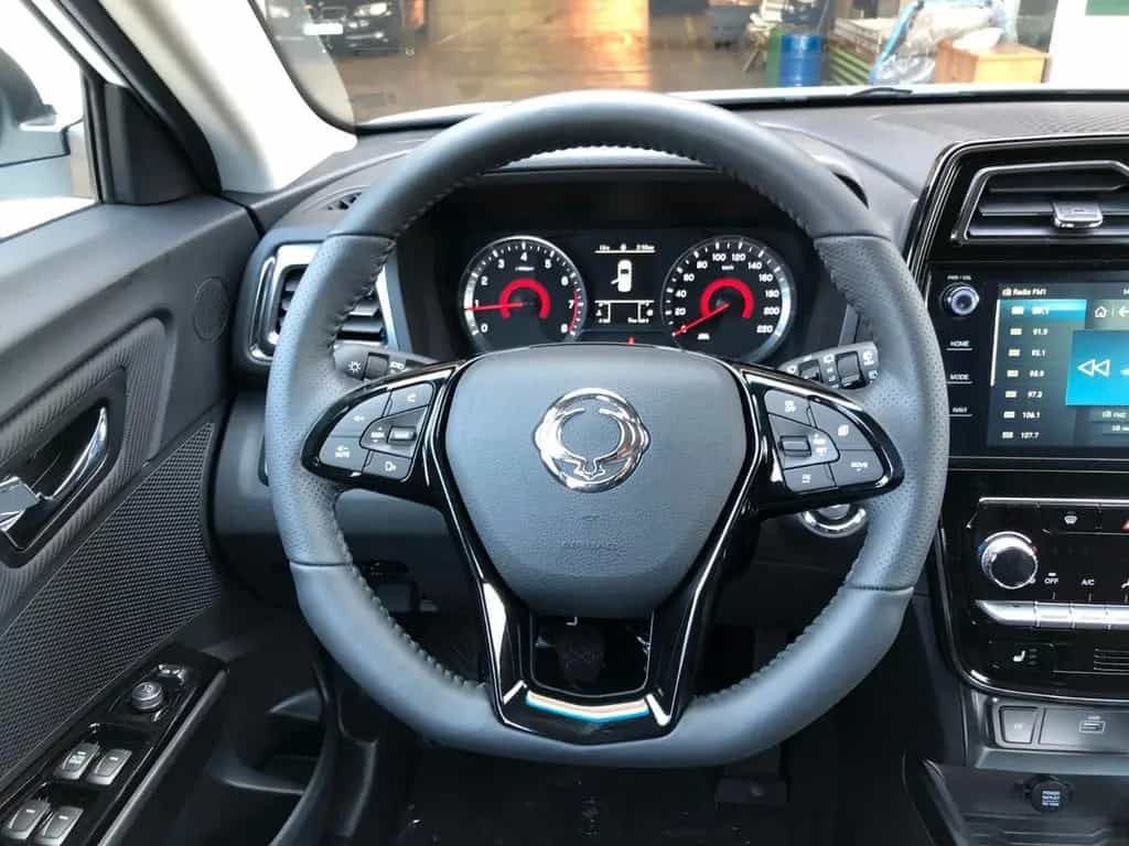Ssangyong Tivoli 1.5 Benzin 120KW/163 PS I BLACKLINE "Neu" null-photo-12