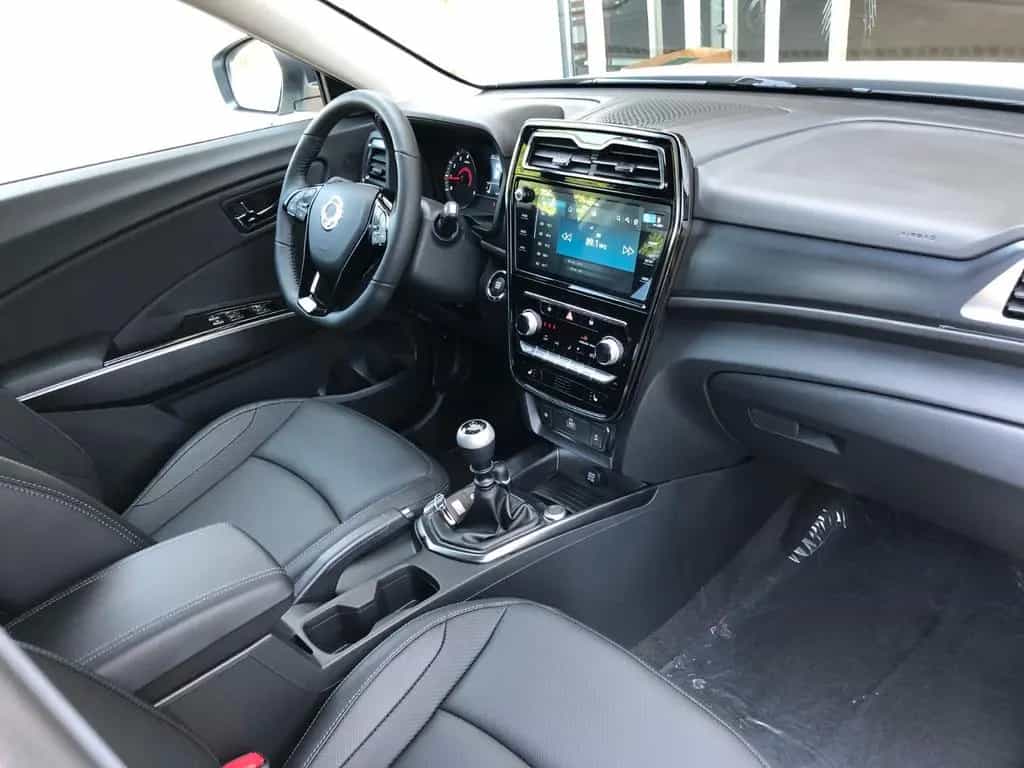Ssangyong Tivoli 1.5 Benzin 120KW/163 PS I BLACKLINE "Neu" null-photo-14
