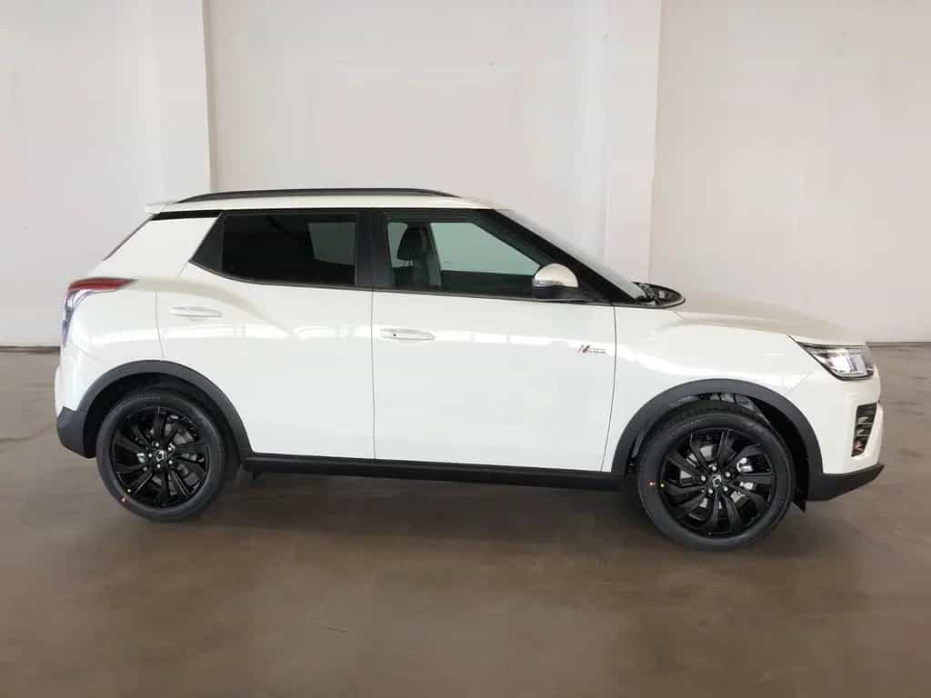 Ssangyong Tivoli 1.5 Benzin 120KW/163 PS I BLACKLINE "Neu" null-photo-5