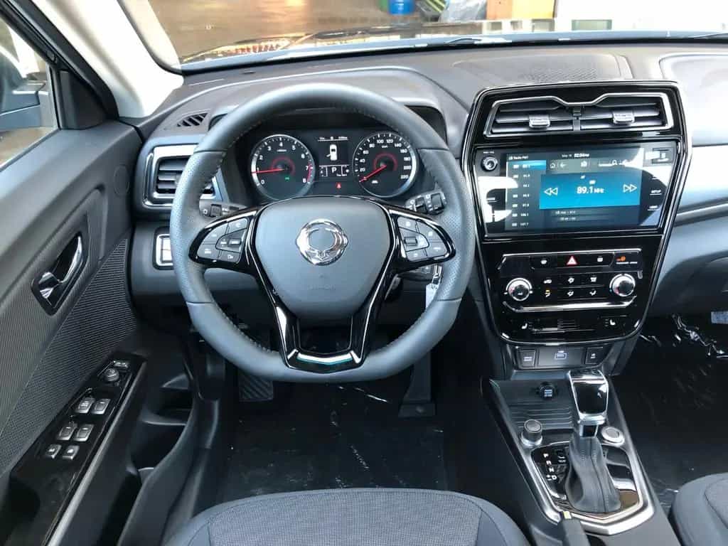 Ssangyong Tivoli Fizz 1.5 P AT 2 WD "Neuwagen" null-photo-12