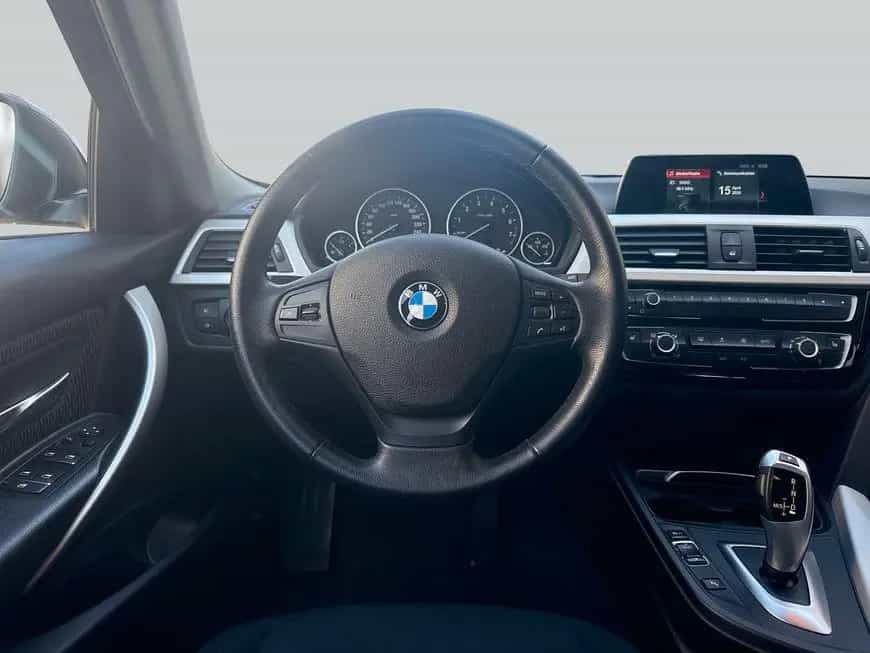 BMW 3 Series 318i Touring Aut. LED Navi 03/2019-photo-16