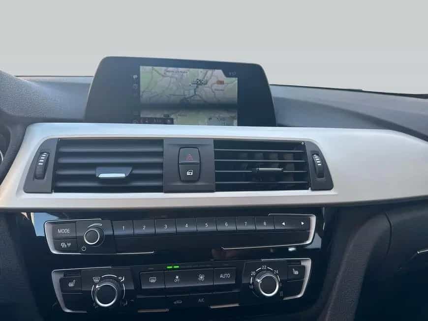 BMW 3 Series 318i Touring Aut. LED Navi 03/2019-photo-18