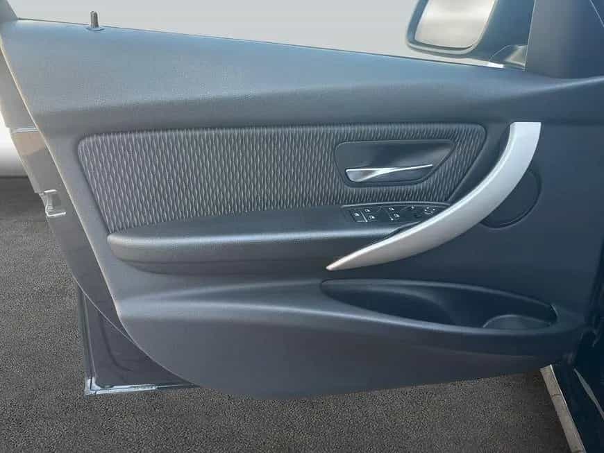 BMW 3 Series 318i Touring Aut. LED Navi 03/2019-photo-19
