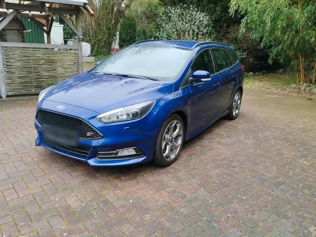Ford Focus Turnier ST ! Sehr sauber Reifen... 06/2015-photo-1