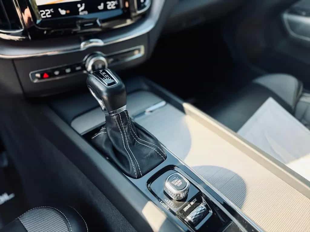 Volvo XC60 R Design+Leder+4xKamera+H&K+ACC+LED+Carplay 12/2019-photo-22