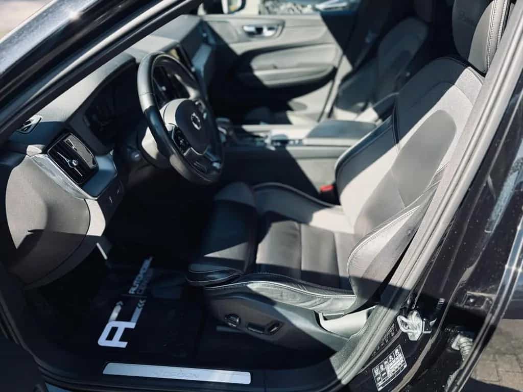 Volvo XC60 R Design+Leder+4xKamera+H&K+ACC+LED+Carplay 12/2019-photo-7