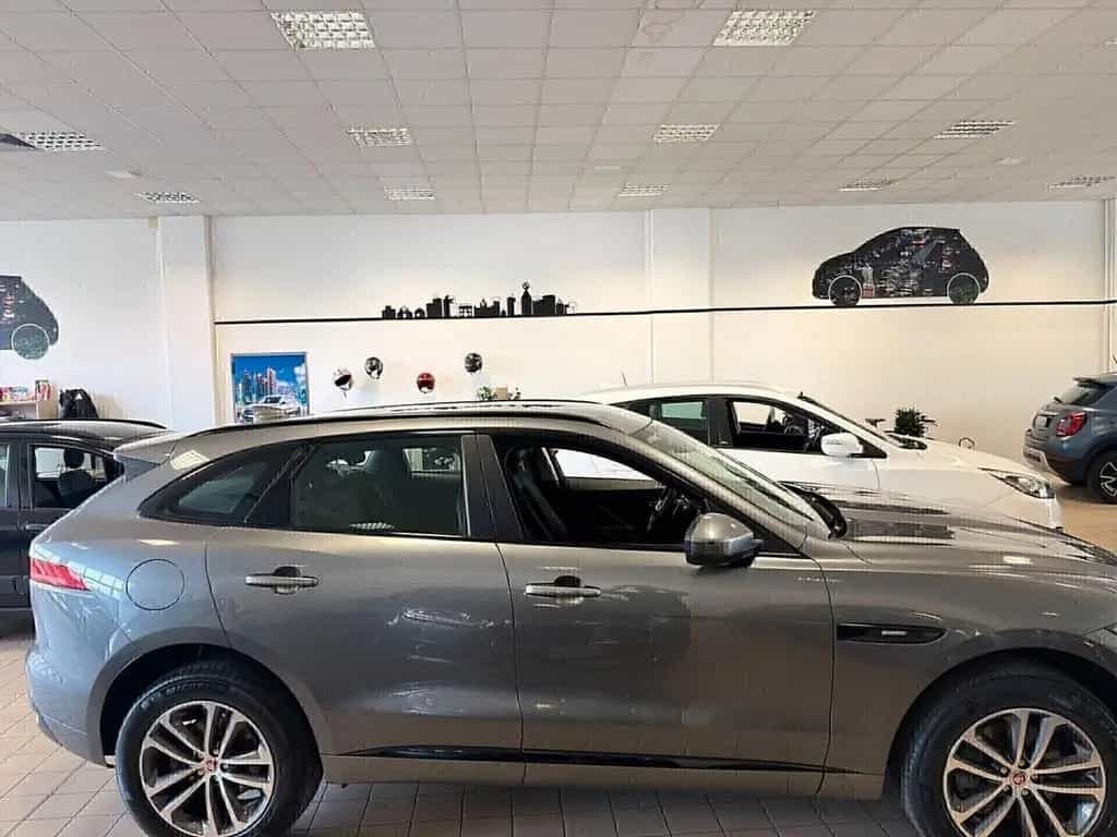 Jaguar F-Pace 2.0 D 240 CV AWD aut. R-Sport- SUP 10/2017-photo-3