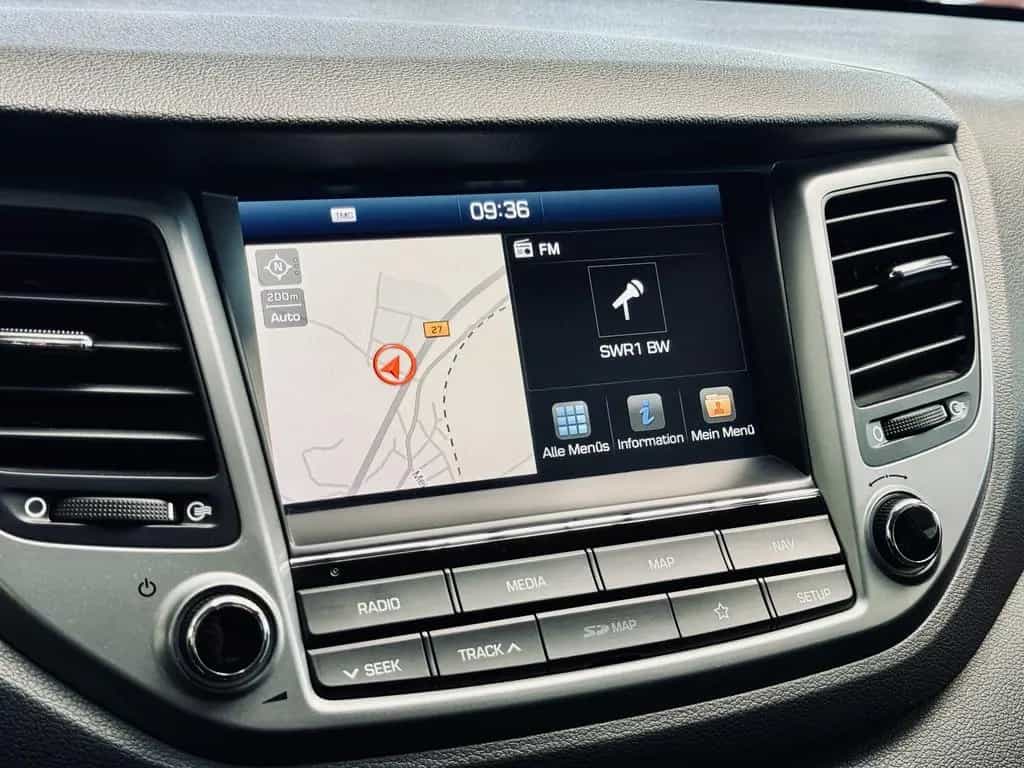 Hyundai TUCSON Advantage 2WD|PANO|KAMERA|NAVI|SHZ+LK|TEM 03/2018-photo-23