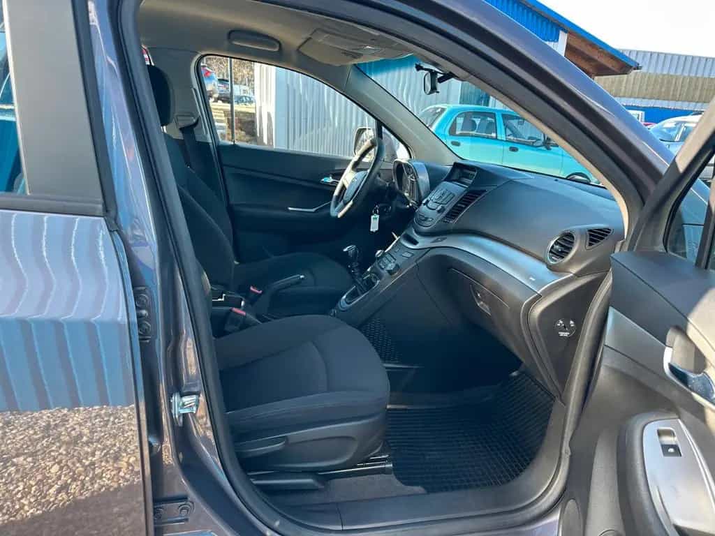 Chevrolet Orlando LS**7. Sitzer**AHK**94 TKM** 04/2011-photo-8