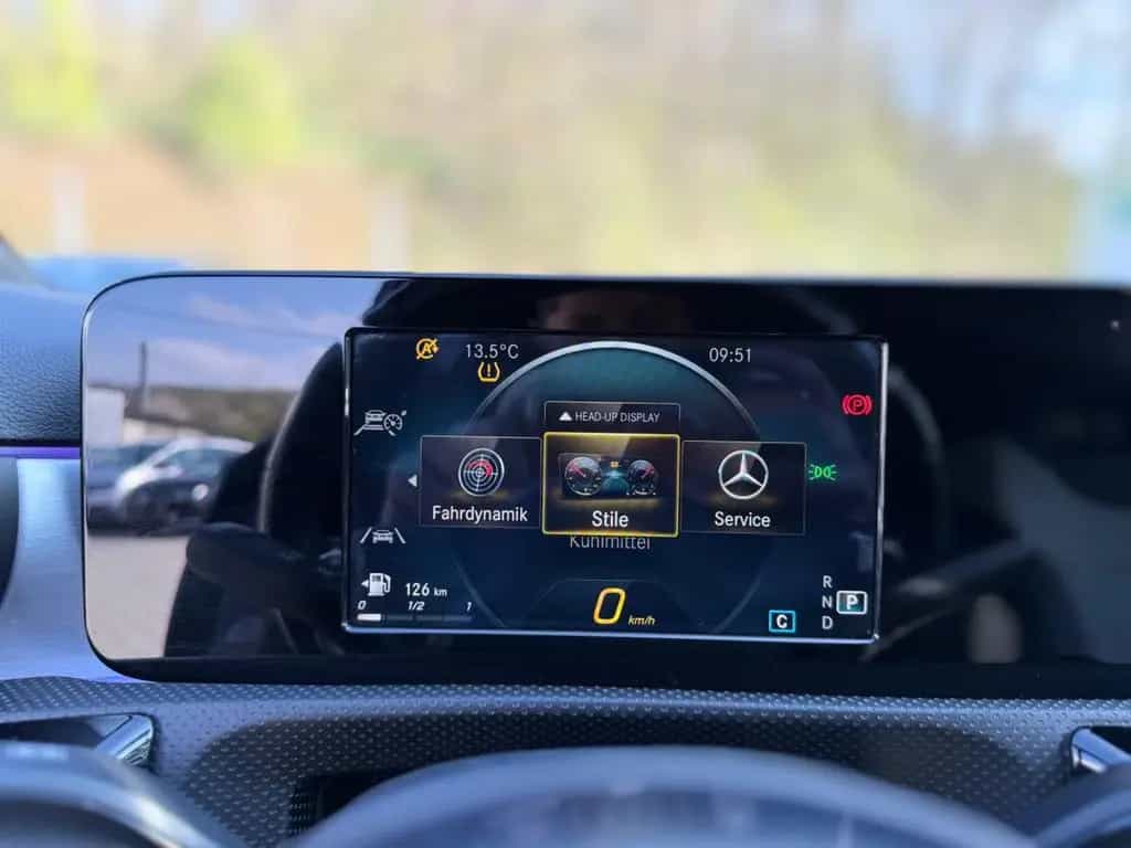 Mercedes-Benz A 220 4Matic AMG Line / HeadUp/STHZ/RCAM/LED 02/2019-photo-17