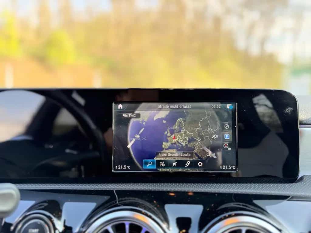 Mercedes-Benz A 220 4Matic AMG Line / HeadUp/STHZ/RCAM/LED 02/2019-photo-19