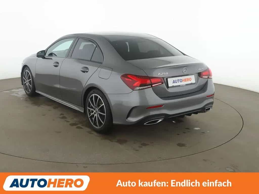 Mercedes-Benz Limousine A 250 4Matic AMG Line Aut.*LED*NAVI* 01/2021-photo-3