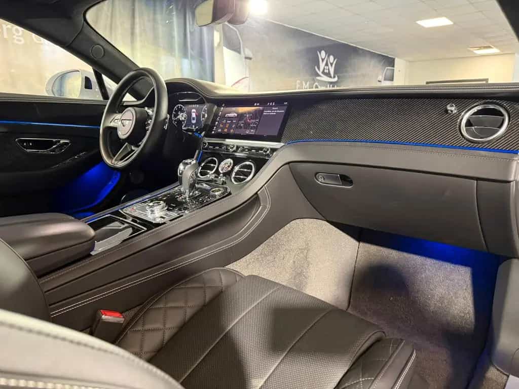 Bentley Continental GT V8 Mulliner Blackline Carbon Pano 02/2022-photo-21