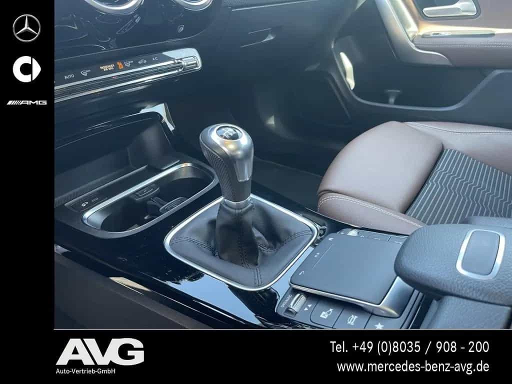 Mercedes-Benz CLA 180 Shooting Brake LED PANO RFK 6-GANG MBUX 06/2020-photo-18