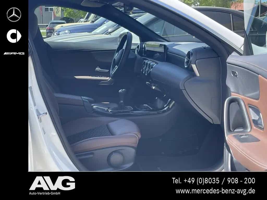 Mercedes-Benz CLA 180 Shooting Brake LED PANO RFK 6-GANG MBUX 06/2020-photo-9