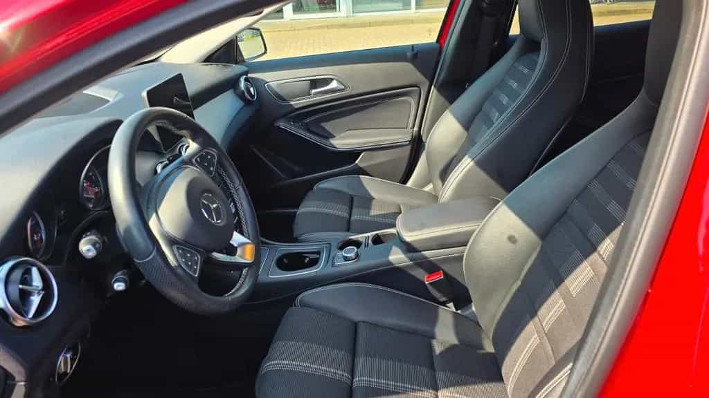 Mercedes-Benz GLA-Class 200 ACC 09/2018-photo-9