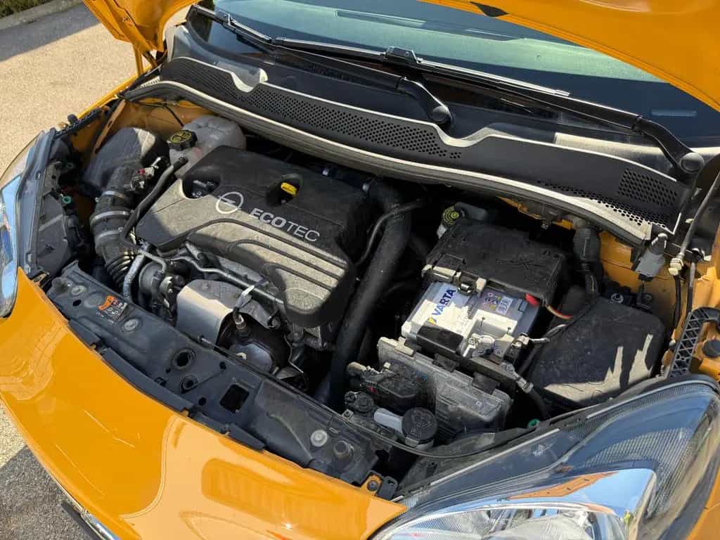 Opel Adam GLAM 1.0 ECOTEC ecoFLEX 85kW 01/2016-photo-12