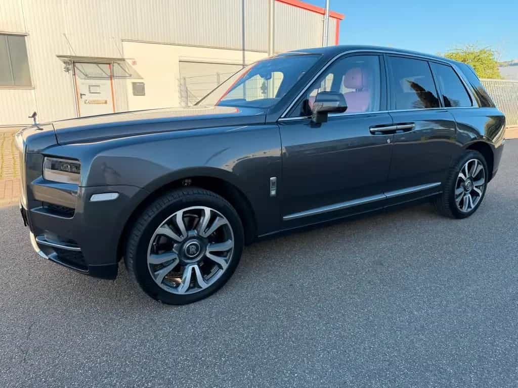 Rolls-Royce Cullinan Exlusive Pink-Interior Einzelstück 04/2023-photo-1
