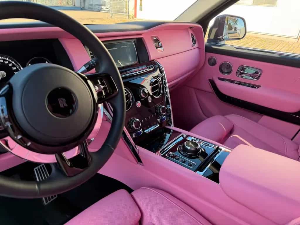 Rolls-Royce Cullinan Exlusive Pink-Interior Einzelstück 04/2023-photo-11