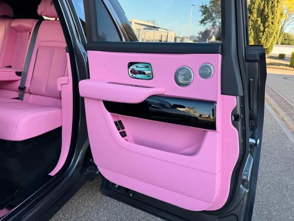 Rolls-Royce Cullinan Exlusive Pink-Interior Einzelstück 04/2023-photo-17