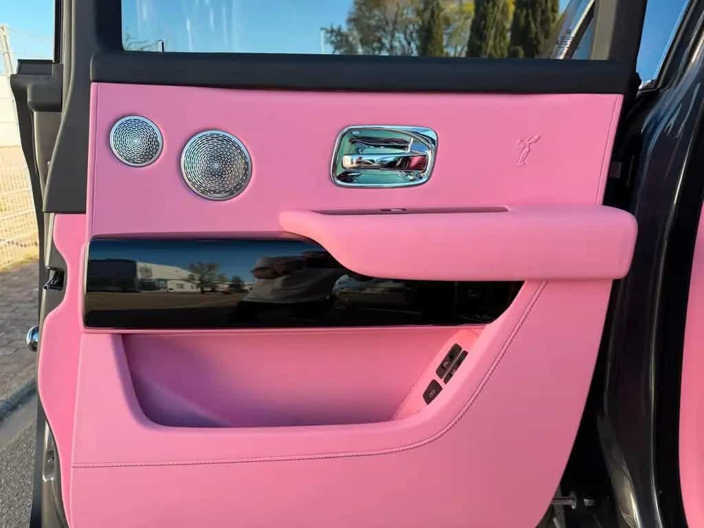 Rolls-Royce Cullinan Exlusive Pink-Interior Einzelstück 04/2023-photo-25