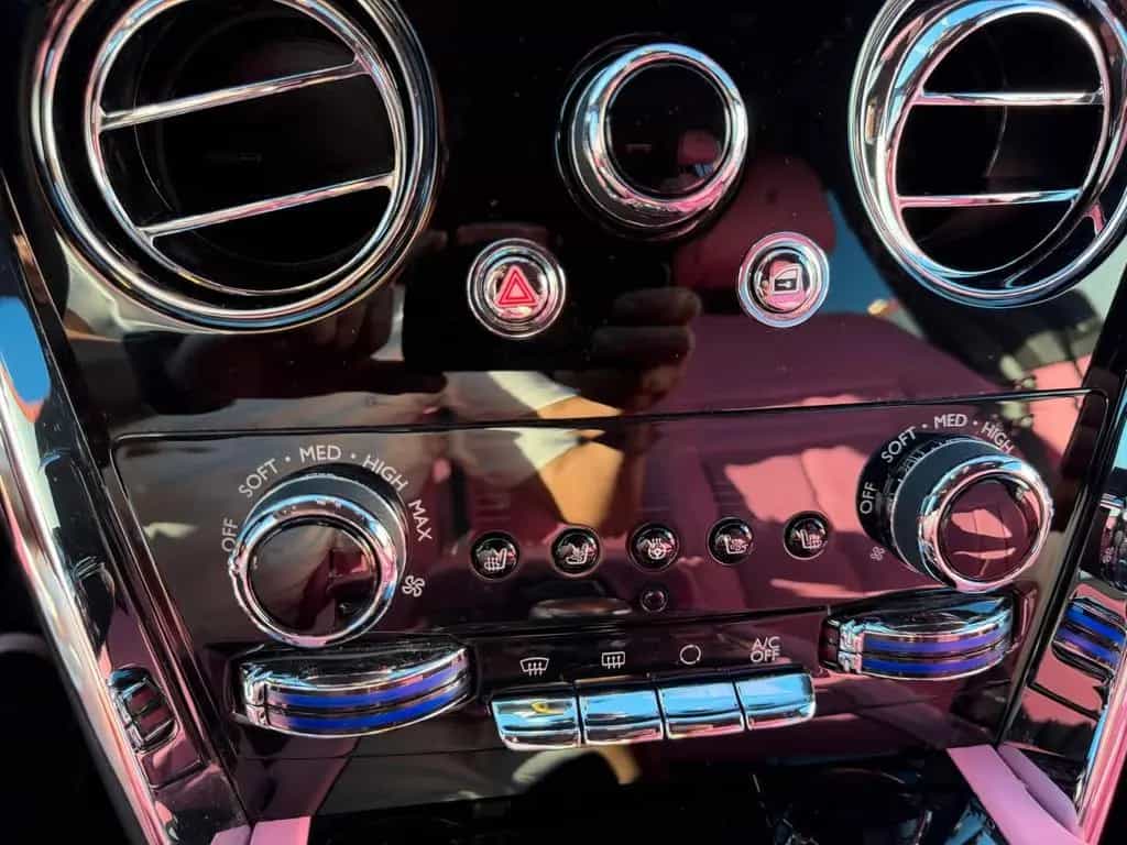 Rolls-Royce Cullinan Exlusive Pink-Interior Einzelstück 04/2023-photo-31