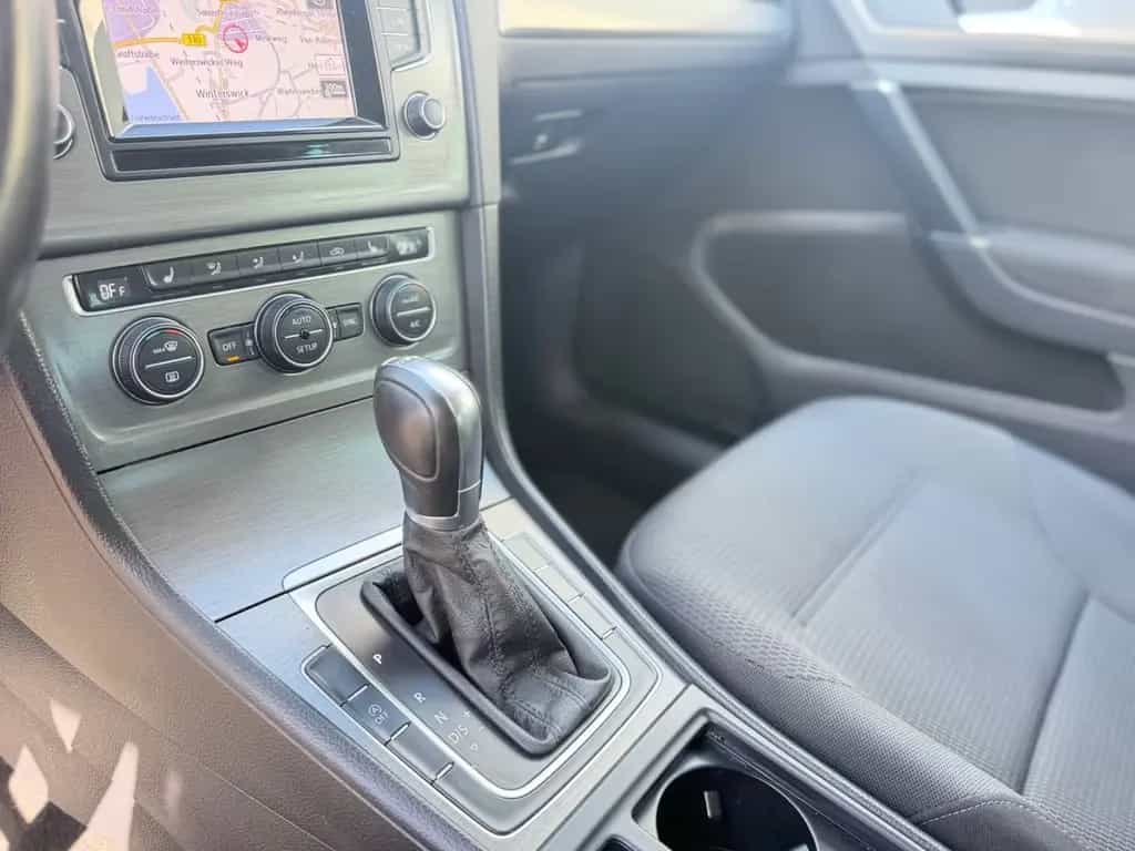 Volkswagen Golf VII Lim. Comfortline BMT*AUTOMATIK* 06/2014-photo-19