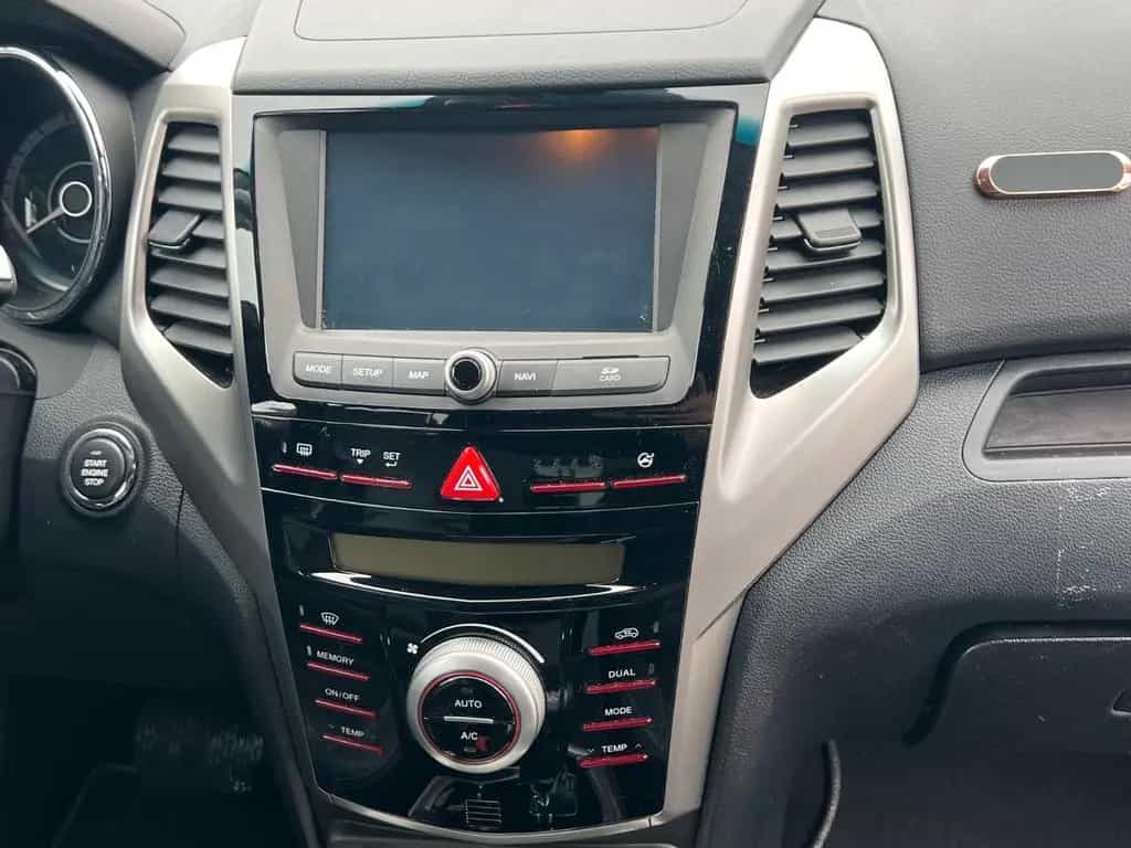 Ssangyong Tivoli 1.6e-XDi Automatik/4WD/Sitzlüftung/SHZ/ZV 05/2016-photo-15