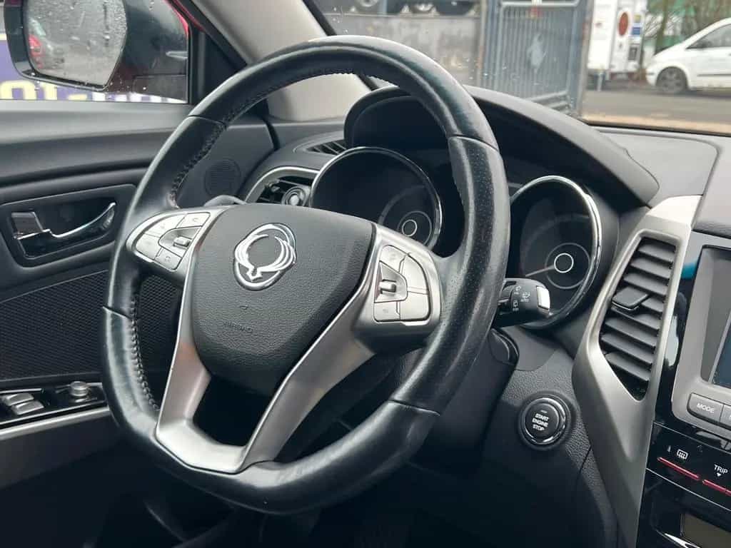 Ssangyong Tivoli 1.6e-XDi Automatik/4WD/Sitzlüftung/SHZ/ZV 05/2016-photo-16