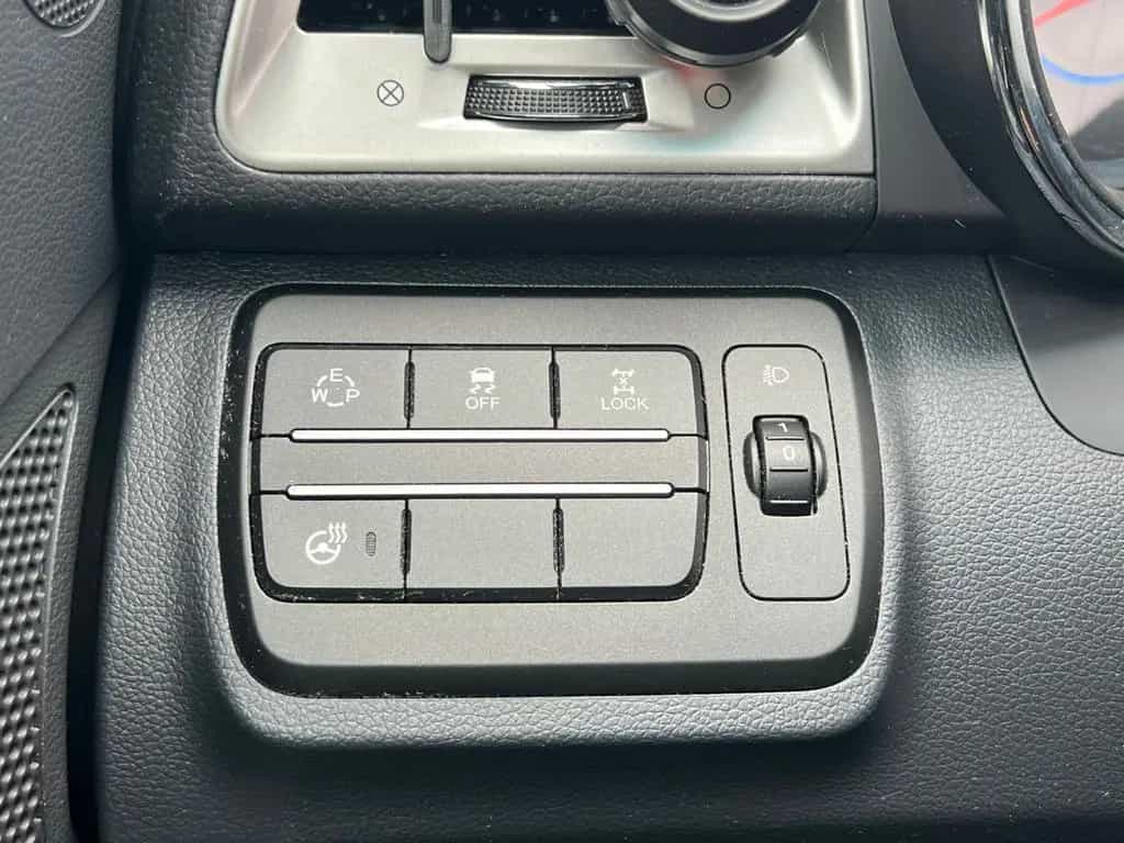 Ssangyong Tivoli 1.6e-XDi Automatik/4WD/Sitzlüftung/SHZ/ZV 05/2016-photo-19