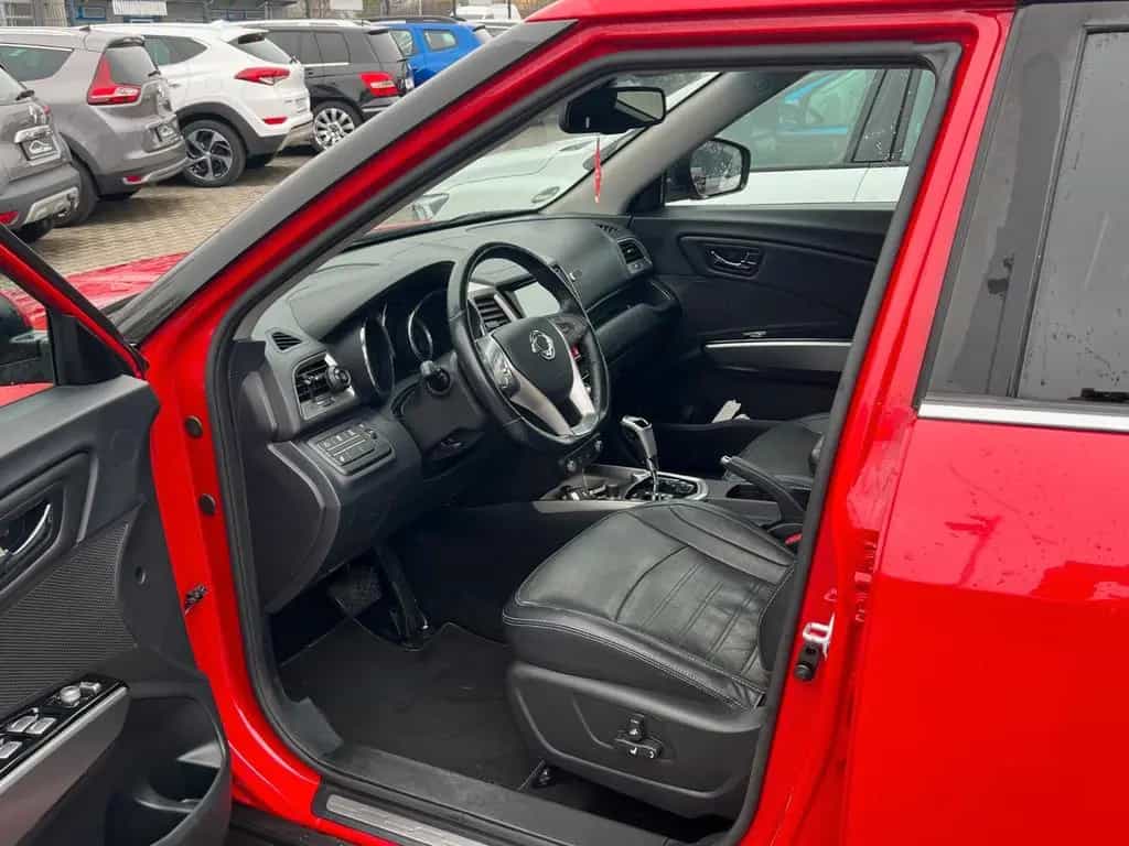 Ssangyong Tivoli 1.6e-XDi Automatik/4WD/Sitzlüftung/SHZ/ZV 05/2016-photo-9