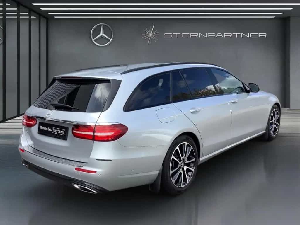 Mercedes-Benz E-Class 220 d T Avantgarde+MBUX+Night+Ambiente+WIDE 02/2020-photo-4