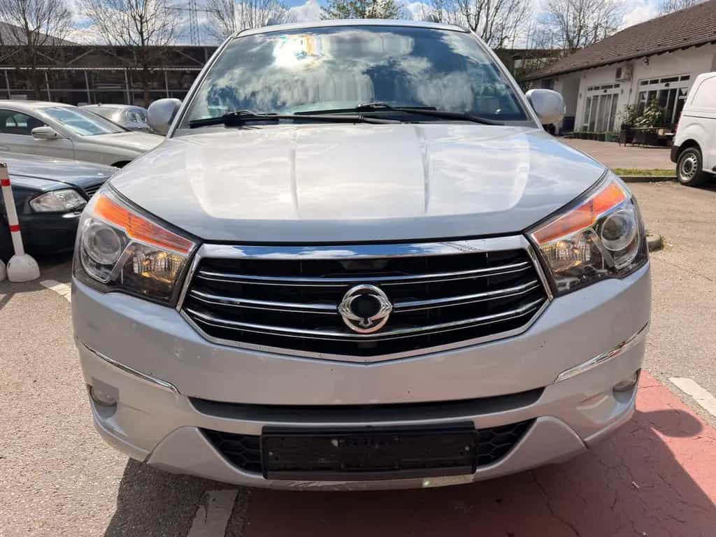 Ssangyong Rodius Quartz 4WD*KLIMA*7 SITZER*LEDER*ALLRAD* 03/2015-photo-1