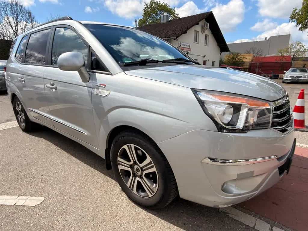Ssangyong Rodius Quartz 4WD*KLIMA*7 SITZER*LEDER*ALLRAD* 03/2015-photo-2