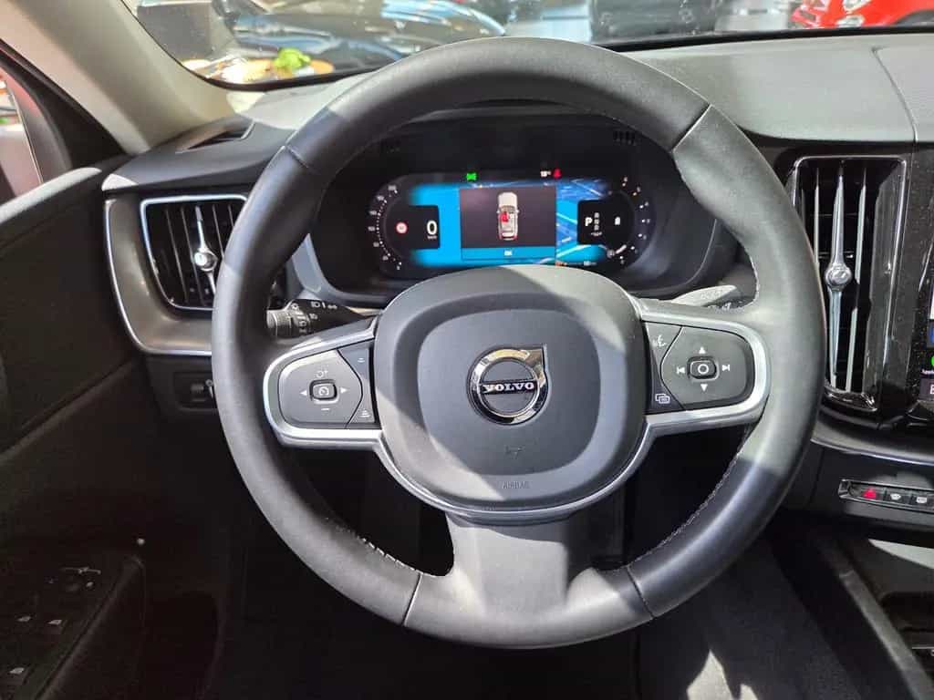 Volvo XC60 Momentum 2WD RFK LED ALU 04/2022-photo-13