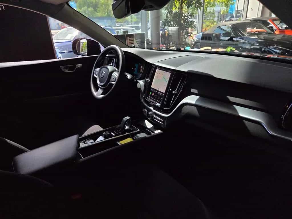 Volvo XC60 Momentum 2WD RFK LED ALU 04/2022-photo-22